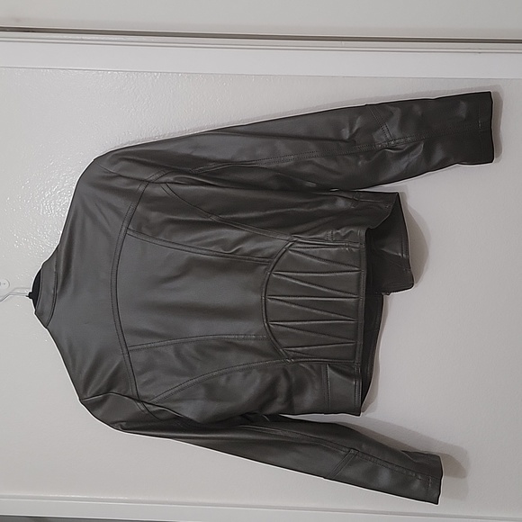 EUC Bernardo Cropped Women’s Faux Leather Jacket - Picture 12 of 16